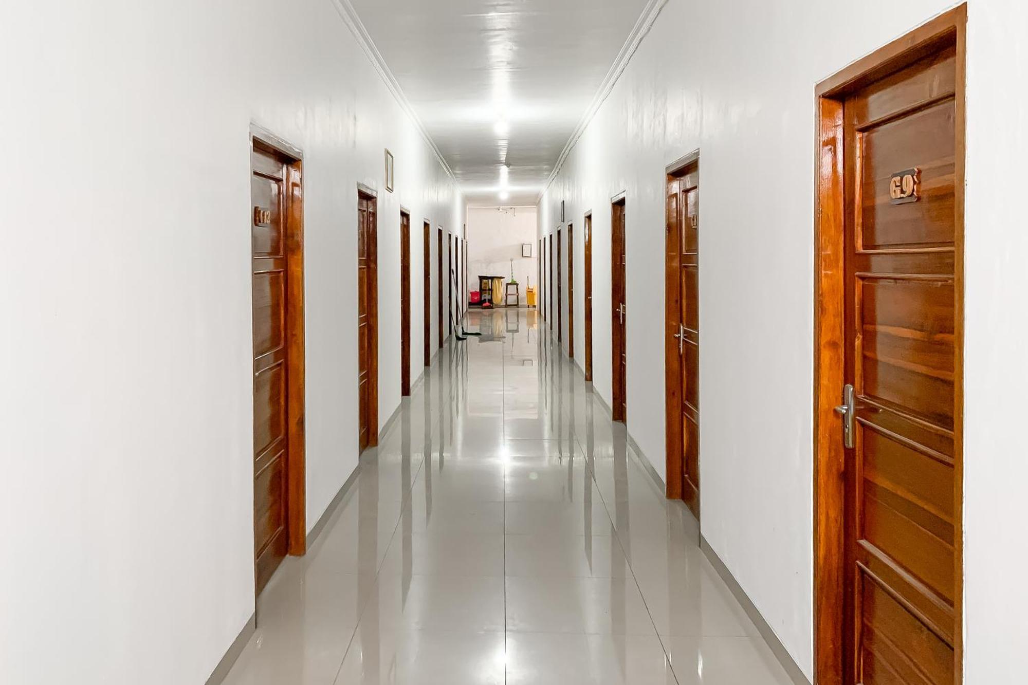 Penginapan Losmen Ayu Pamanukan Redpartner Pamanukan Hilir 외부 사진