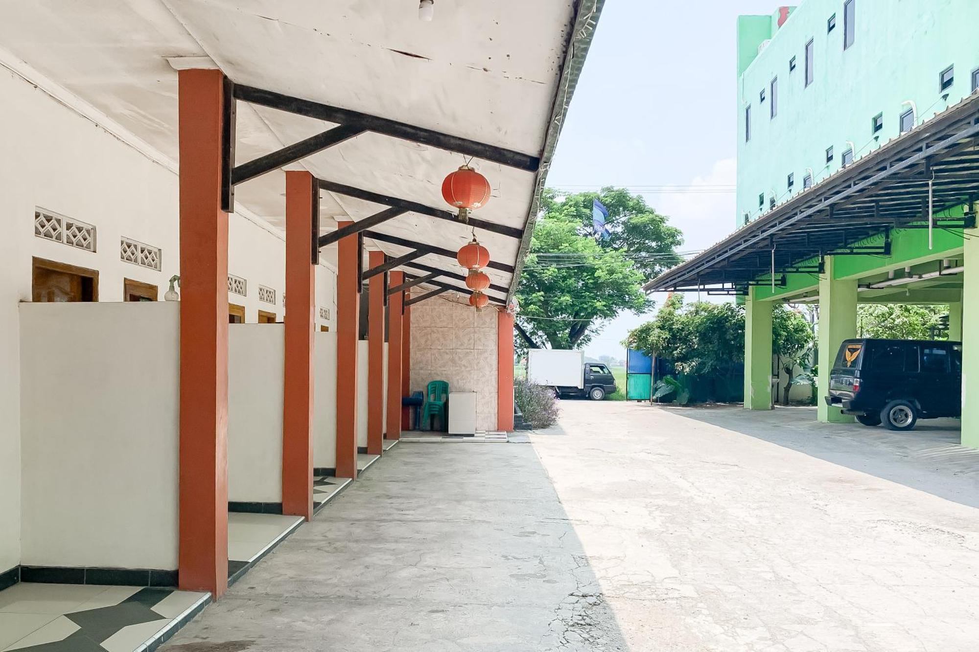 Penginapan Losmen Ayu Pamanukan Redpartner Pamanukan Hilir 외부 사진